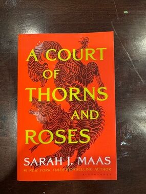 A Court of Thorns and Roses by Sarah J. Maas NEW book